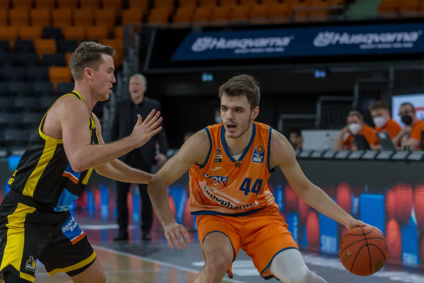 正式出任英 正式出任英